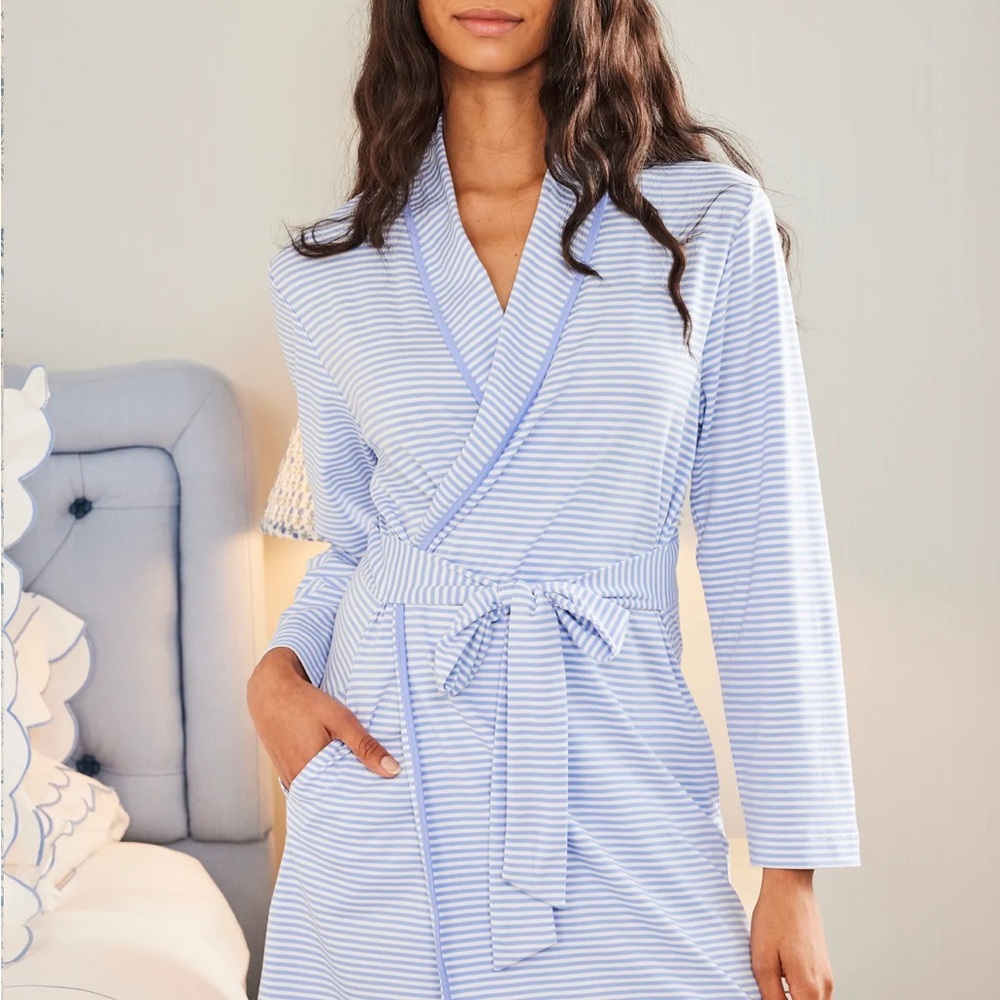 LAKE Pima Short Women’s Robe in Hydrangea. Pima Cotton